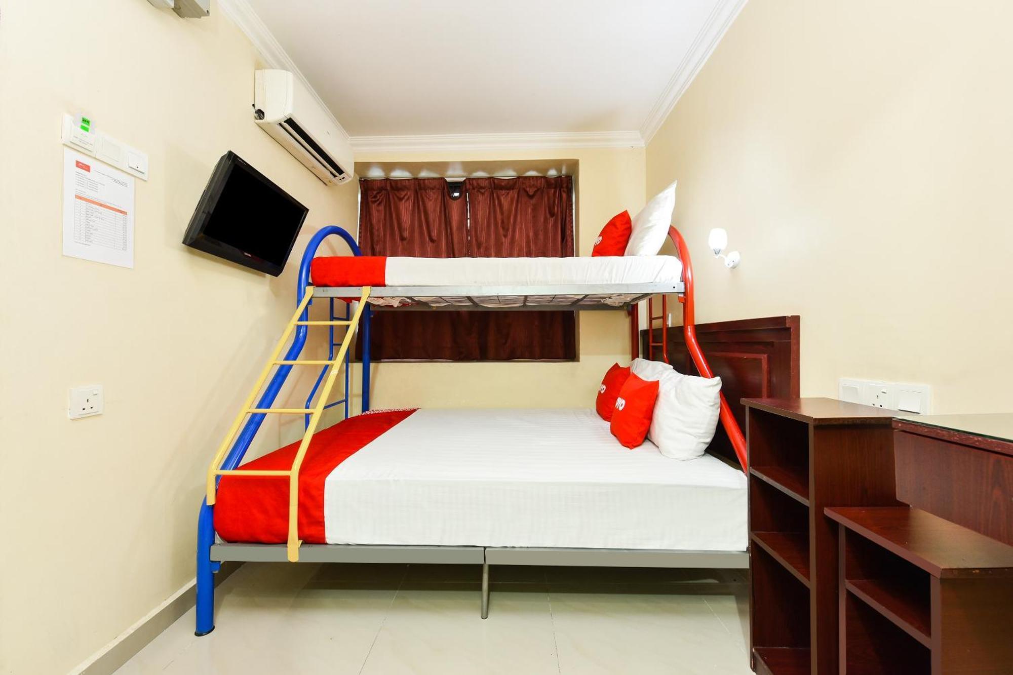 Super Oyo 90562 J Hotel Pj Petaling Jaya Esterno foto