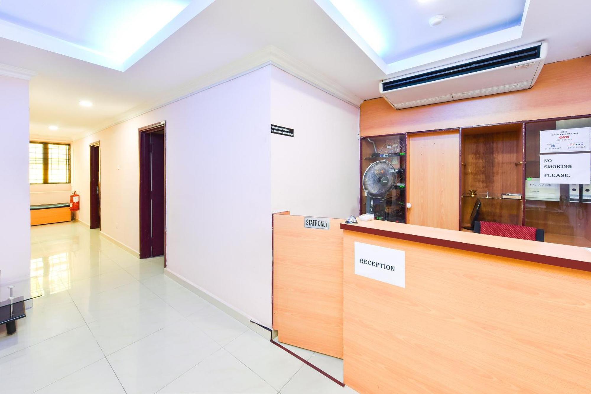 Super Oyo 90562 J Hotel Pj Petaling Jaya Esterno foto