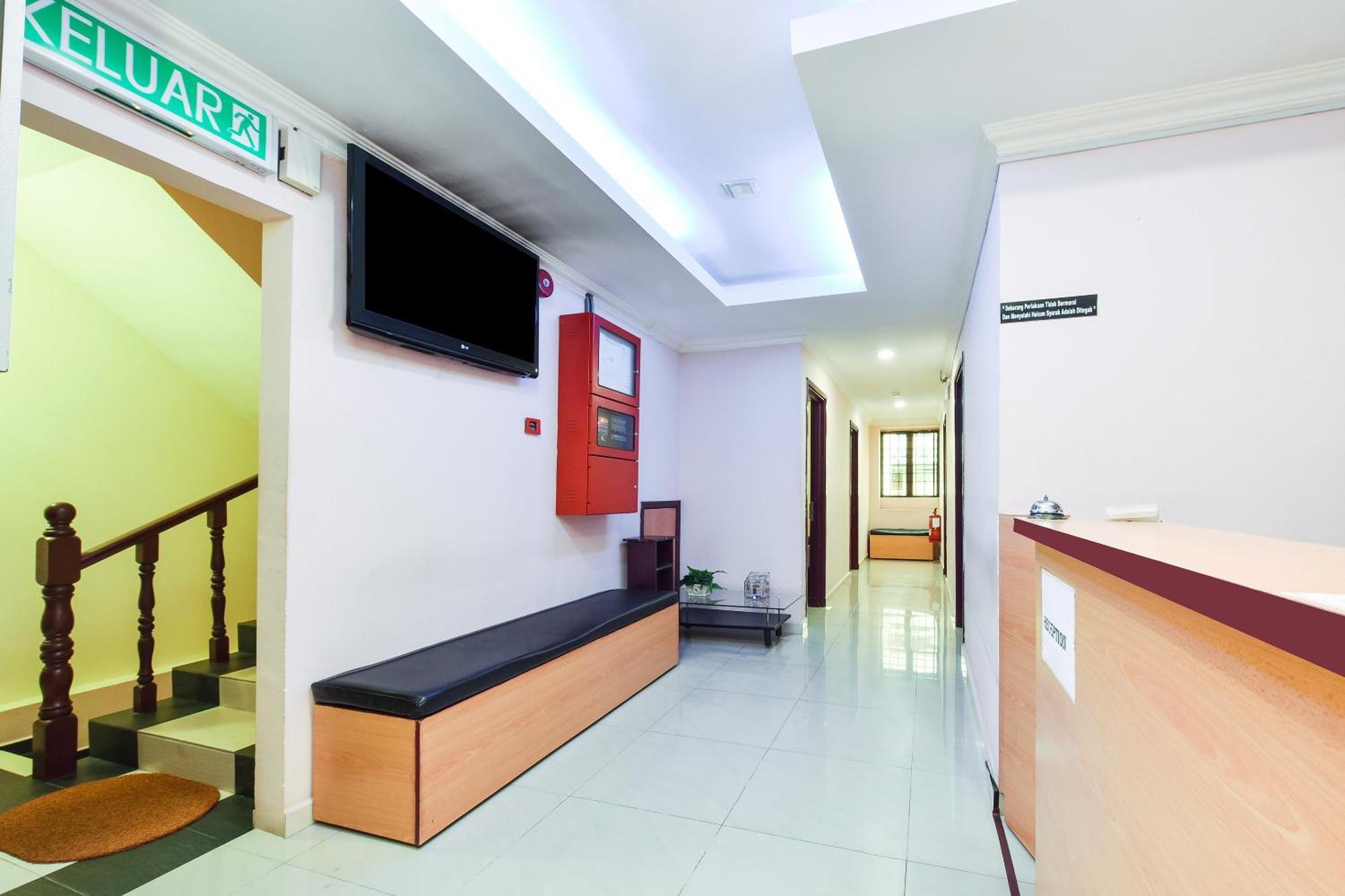 Super Oyo 90562 J Hotel Pj Petaling Jaya Esterno foto