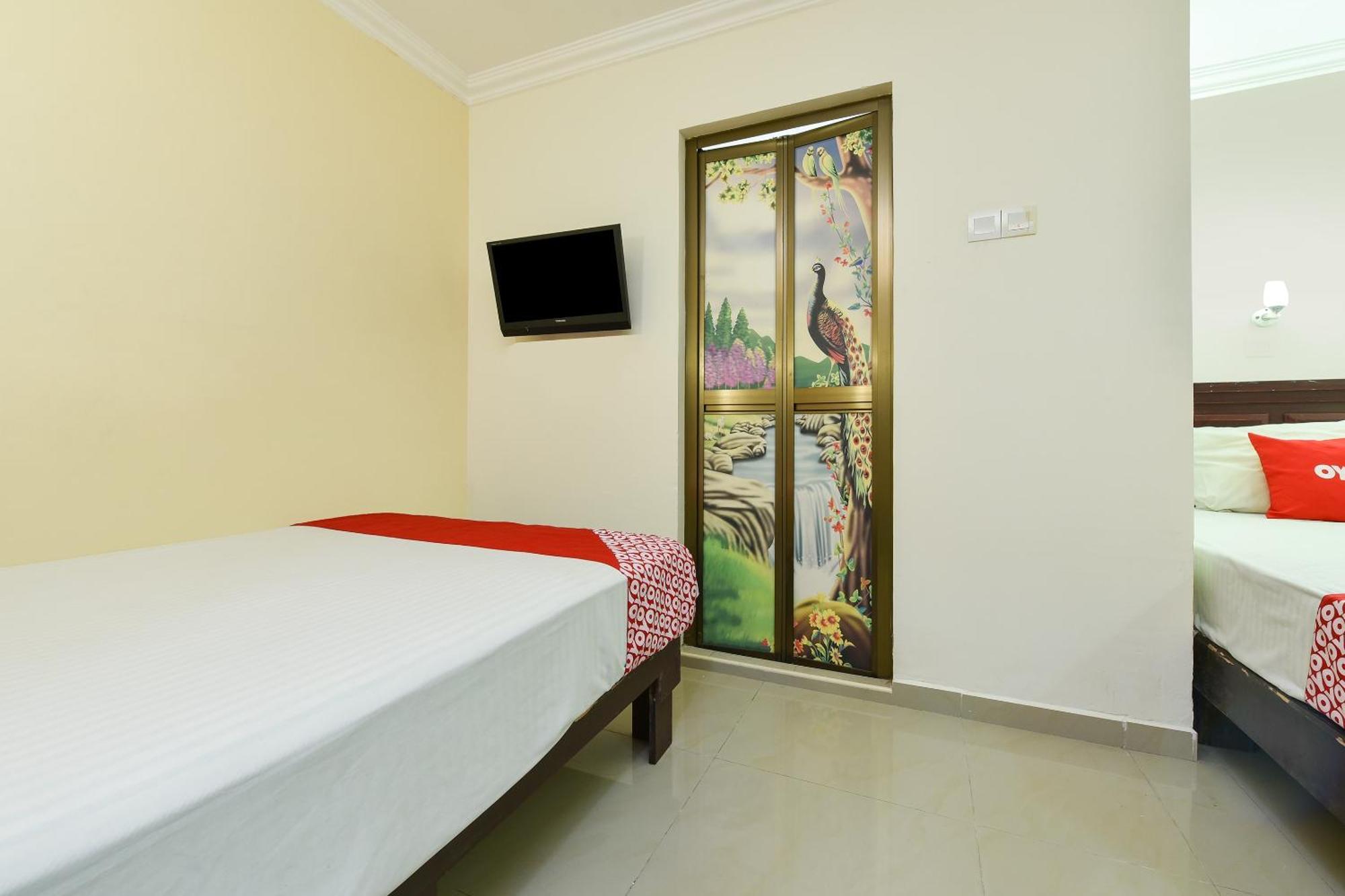 Super Oyo 90562 J Hotel Pj Petaling Jaya Esterno foto