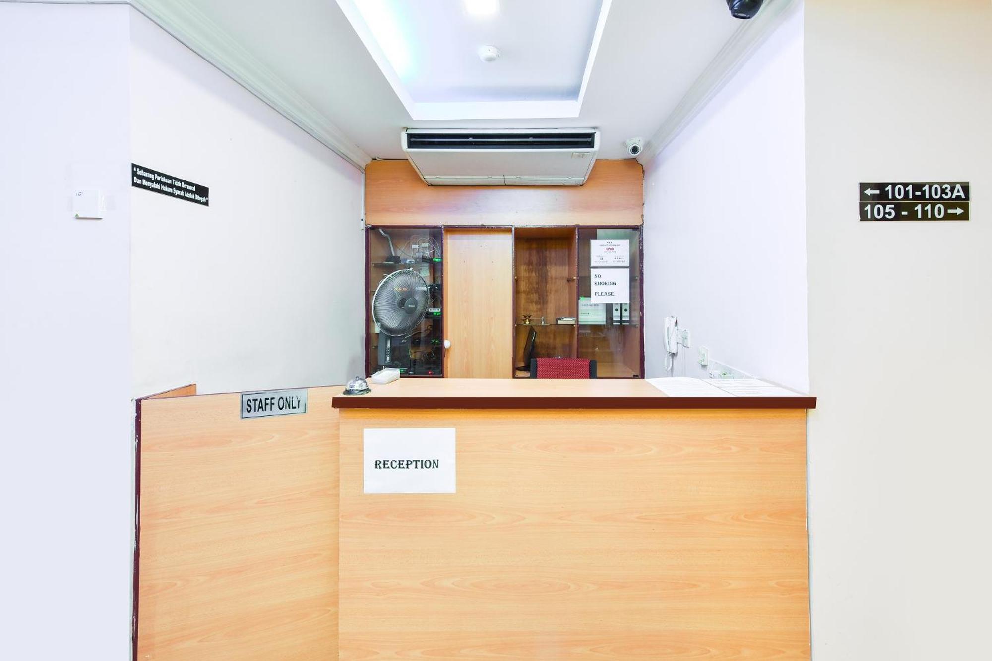 Super Oyo 90562 J Hotel Pj Petaling Jaya Esterno foto
