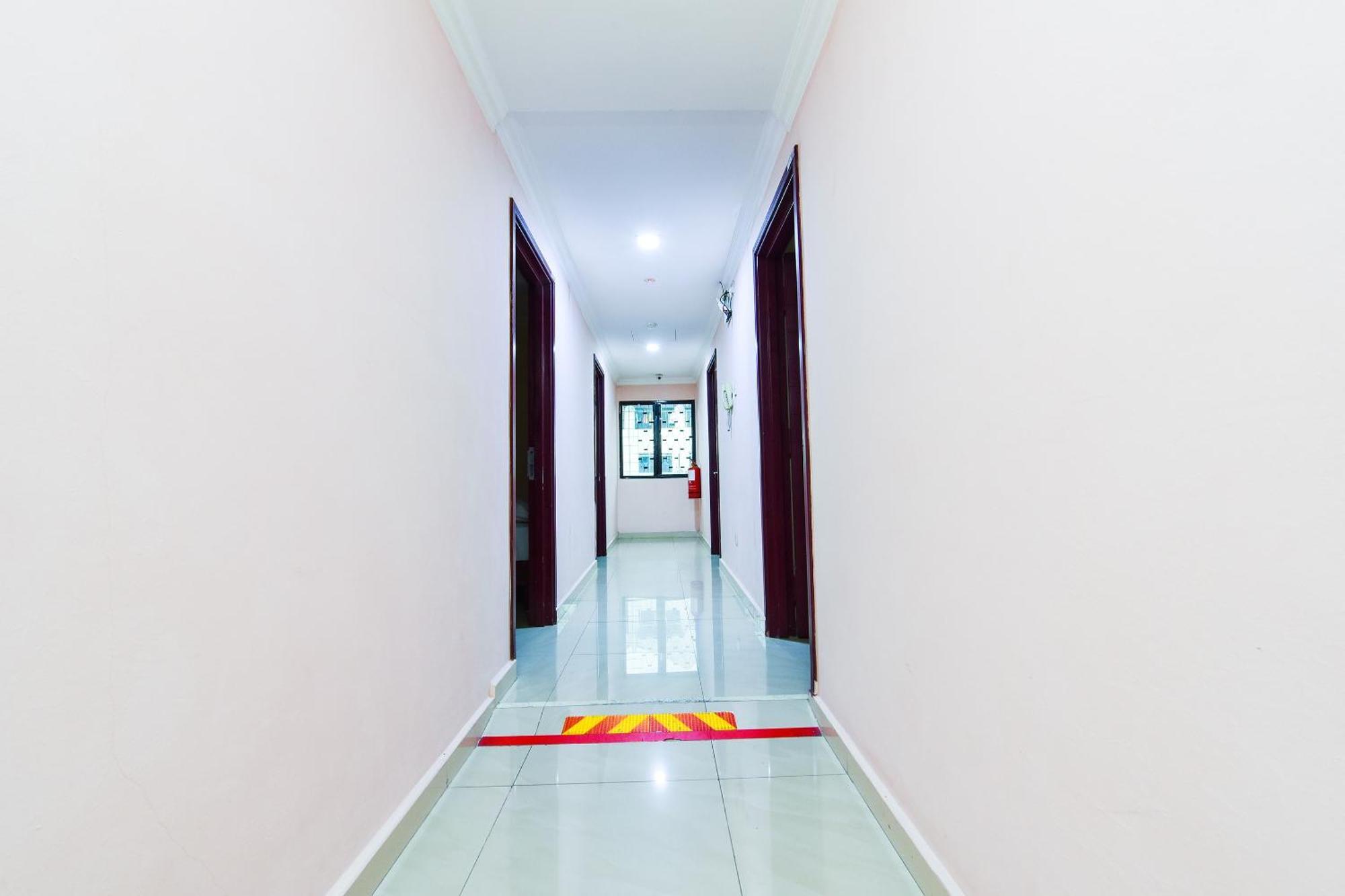 Super Oyo 90562 J Hotel Pj Petaling Jaya Esterno foto
